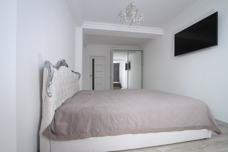 Bright Botanica Apartment is a 3 rooms apartment for rent in Chisinau, Moldova